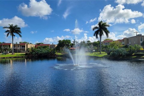 Condominio en alquiler en Doral, Florida, 2 dormitorios, 93.37 m2 № 2010162 - foto 30