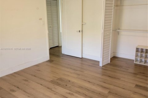 Condominio en alquiler en Doral, Florida, 2 dormitorios, 93.37 m2 № 2010162 - foto 8