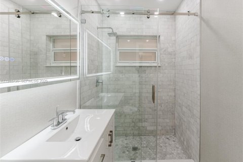 Купить кондоминиум в Майами-Бич, Флорида 42.74м2, № 2089088 - фото 14