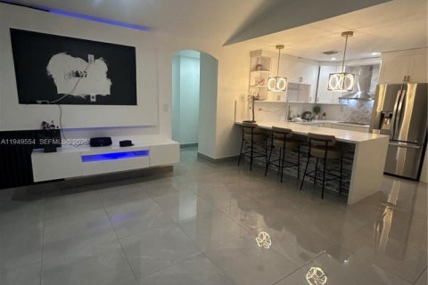 Снять в аренду виллу или дом в Хомстед, Флорида 3 спальни, 121.42м2, № 2005512 - фото 2