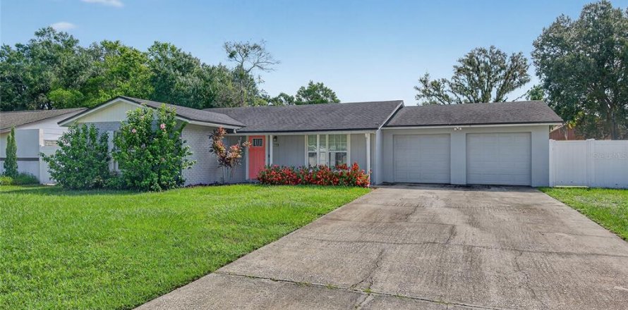 House in Lutz, Florida 3 bedrooms, 131.55 sq.m. № 1903156
