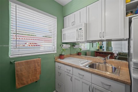 Condominio en venta en Miami Beach, Florida, 41.81 m2 № 1957714 - foto 10