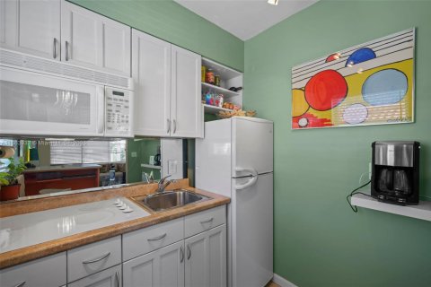 Condominio en venta en Miami Beach, Florida, 41.81 m2 № 1957714 - foto 8