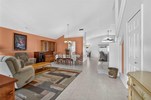 Casa en venta en Royal Palm Beach, Florida, 3 dormitorios, 254.09 m2 № 2033286 - foto 7