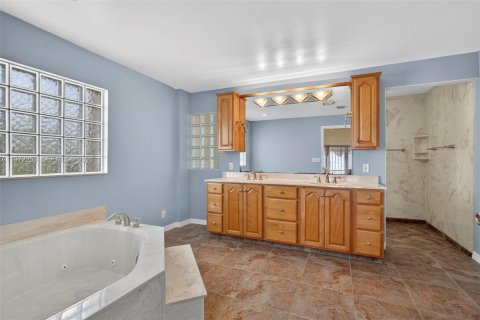 Casa en venta en Royal Palm Beach, Florida, 3 dormitorios, 254.09 m2 № 2033286 - foto 10