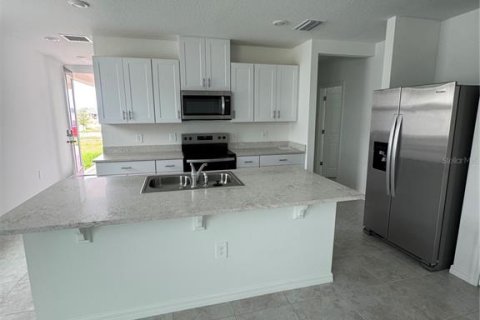 House in Haines City, Florida 4 bedrooms, 137.87 sq.m. № 1765411 - photo 9