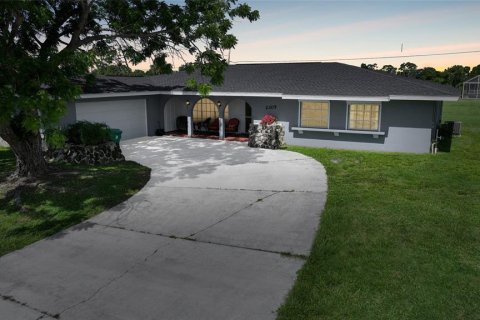 House in Port Charlotte, Florida 3 bedrooms, 194.54 sq.m. № 1838425 - photo 29