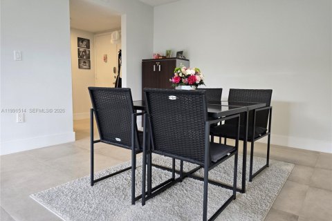 Copropriété à vendre à North Miami Beach, Floride: 3 chambres, 153.47 m2 № 2154848 - photo 14