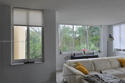 Copropriété à vendre à North Miami Beach, Floride: 3 chambres, 153.47 m2 № 2154848 - photo 2