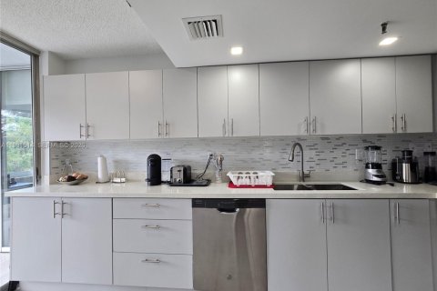 Copropriété à vendre à North Miami Beach, Floride: 3 chambres, 153.47 m2 № 2154848 - photo 30