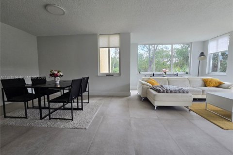 Copropriété à vendre à North Miami Beach, Floride: 3 chambres, 153.47 m2 № 2154848 - photo 11