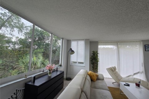 Copropriété à vendre à North Miami Beach, Floride: 3 chambres, 153.47 m2 № 2154848 - photo 4
