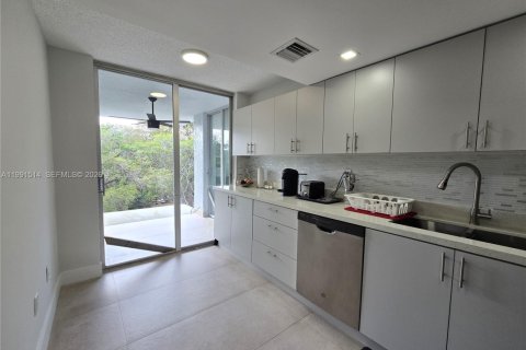 Copropriété à vendre à North Miami Beach, Floride: 3 chambres, 153.47 m2 № 2154848 - photo 26
