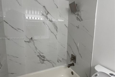 Снять в аренду кондоминиум в Норт-Бей-Виллидж, Флорида 53.6м2, № 2006832 - фото 11