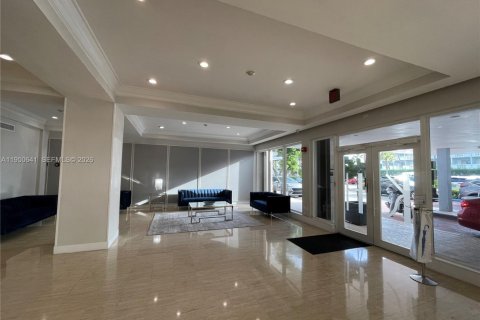 Снять в аренду кондоминиум в Норт-Бей-Виллидж, Флорида 53.6м2, № 2006832 - фото 3