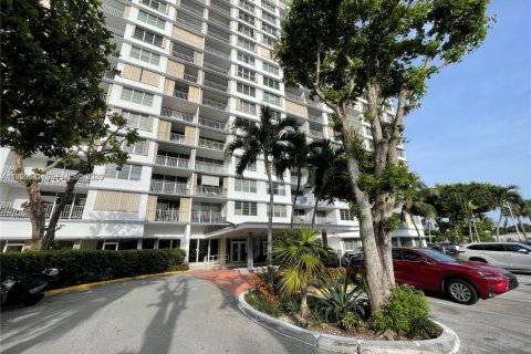 Студия в кондо в Норт-Бей-Виллидж, Флорида № 2006832