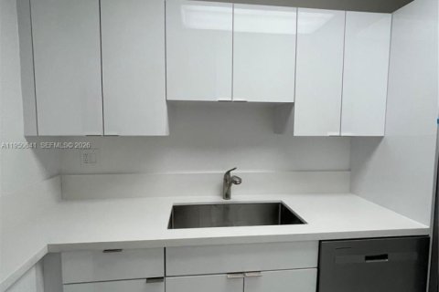 Снять в аренду кондоминиум в Норт-Бей-Виллидж, Флорида 53.6м2, № 2006832 - фото 8