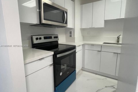 Снять в аренду кондоминиум в Норт-Бей-Виллидж, Флорида 53.6м2, № 2006832 - фото 9