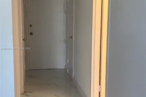 Снять в аренду кондоминиум в Норт-Бей-Виллидж, Флорида 53.6м2, № 2006832 - фото 15