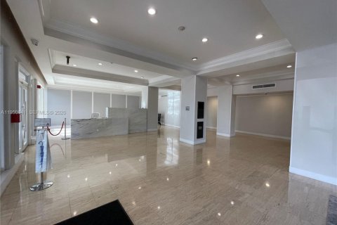 Снять в аренду кондоминиум в Норт-Бей-Виллидж, Флорида 53.6м2, № 2006832 - фото 2