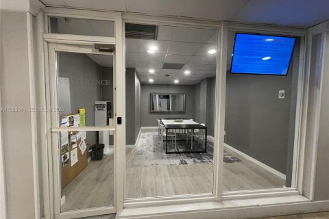 Снять в аренду кондоминиум в Норт-Бей-Виллидж, Флорида 53.6м2, № 2006832 - фото 17