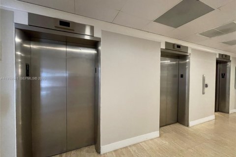 Снять в аренду кондоминиум в Норт-Бей-Виллидж, Флорида 53.6м2, № 2006832 - фото 5