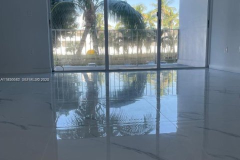 Снять в аренду кондоминиум в Норт-Бей-Виллидж, Флорида 53.6м2, № 2006832 - фото 13