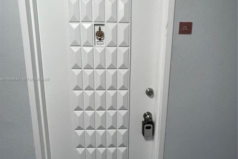 Снять в аренду кондоминиум в Норт-Бей-Виллидж, Флорида 53.6м2, № 2006832 - фото 6