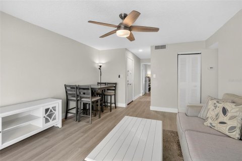 Condominio en alquiler en Saint Petersburg, Florida, 2 dormitorios, 97.55 m2 № 2220354 - foto 11