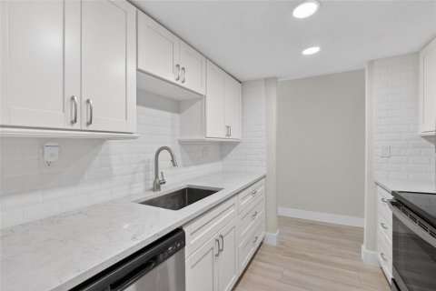 Condominio en alquiler en Saint Petersburg, Florida, 2 dormitorios, 97.55 m2 № 2220354 - foto 3