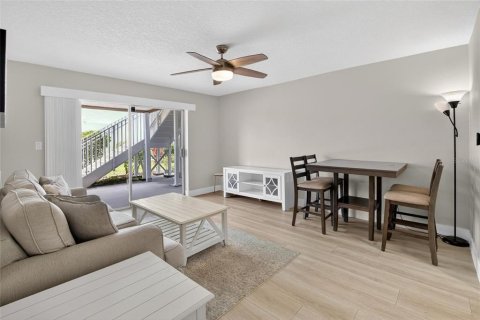 Condominio en alquiler en Saint Petersburg, Florida, 2 dormitorios, 97.55 m2 № 2220354 - foto 10