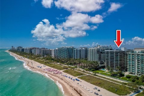 Condo in Surfside, Florida, 2 bedrooms  № 1693093 - photo 24