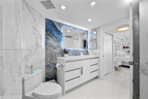 Condo in Surfside, Florida, 2 bedrooms  № 1693093 - photo 6