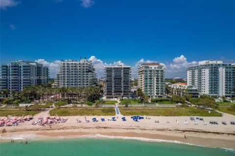 Condo in Surfside, Florida, 2 bedrooms  № 1693093 - photo 25