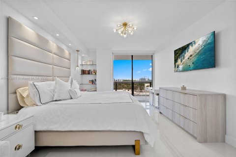 Condo in Surfside, Florida, 2 bedrooms  № 1693093 - photo 7