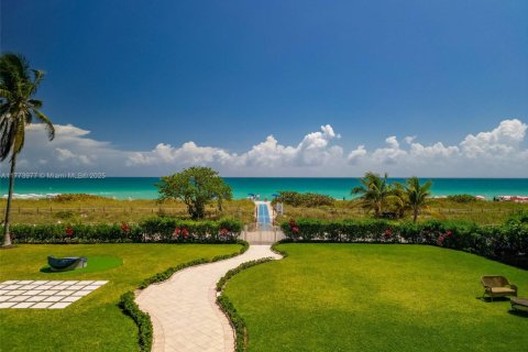 Condo in Surfside, Florida, 2 bedrooms  № 1693093 - photo 21