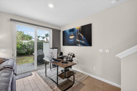Townhouse in Mangonia Park, Florida 3 bedrooms, 163.32 sq.m. № 2190904 - photo 21