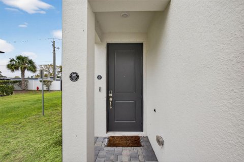 Townhouse in Mangonia Park, Florida 3 bedrooms, 163.32 sq.m. № 2190904 - photo 5