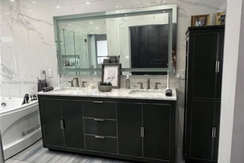 Casa en alquiler en Miramar, Florida, 4 dormitorios, 210.61 m2 № 2063779 - foto 20