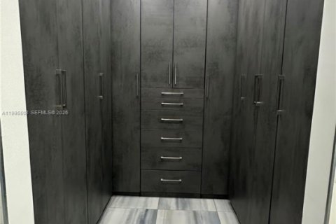 Casa en alquiler en Miramar, Florida, 4 dormitorios, 210.61 m2 № 2063779 - foto 19