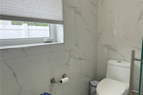 Casa en alquiler en Miramar, Florida, 4 dormitorios, 210.61 m2 № 2063779 - foto 23