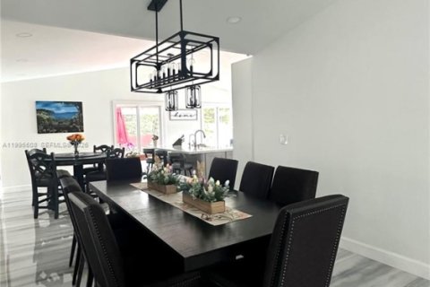 Casa en alquiler en Miramar, Florida, 4 dormitorios, 210.61 m2 № 2063779 - foto 4