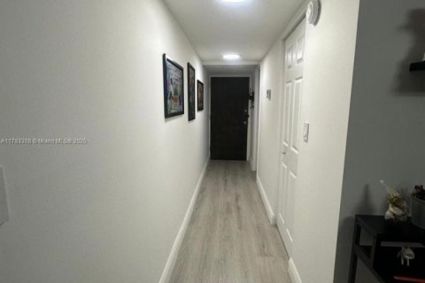 Condominio en venta en Miami Beach, Florida, 47.38 m2 № 1699810 - foto 10