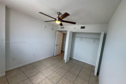 Apartamento en alquiler en Miami, Florida, 2 dormitorios, 72.84 m2 № 1872436 - foto 10