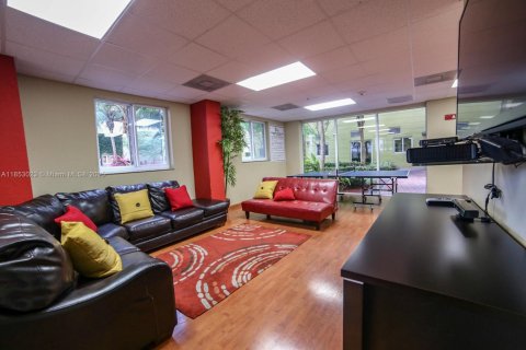 Apartamento en alquiler en Miami, Florida, 2 dormitorios, 72.84 m2 № 1872436 - foto 2