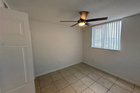 Apartamento en alquiler en Miami, Florida, 2 dormitorios, 72.84 m2 № 1872436 - foto 11