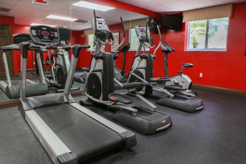 Apartamento en alquiler en Miami, Florida, 2 dormitorios, 72.84 m2 № 1872436 - foto 4