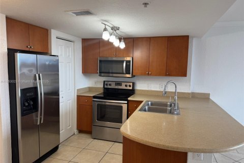 Apartamento en alquiler en Miami, Florida, 2 dormitorios, 72.84 m2 № 1872436 - foto 6