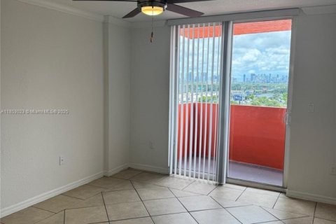 Apartamento en alquiler en Miami, Florida, 2 dormitorios, 72.84 m2 № 1872436 - foto 7