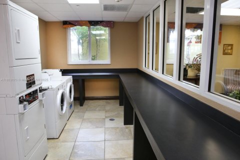 Apartamento en alquiler en Miami, Florida, 2 dormitorios, 72.84 m2 № 1872436 - foto 5